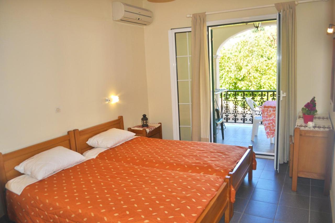 Yannis - Holiday Apartments On Agios Gordios Beach In Corfu Екстериор снимка