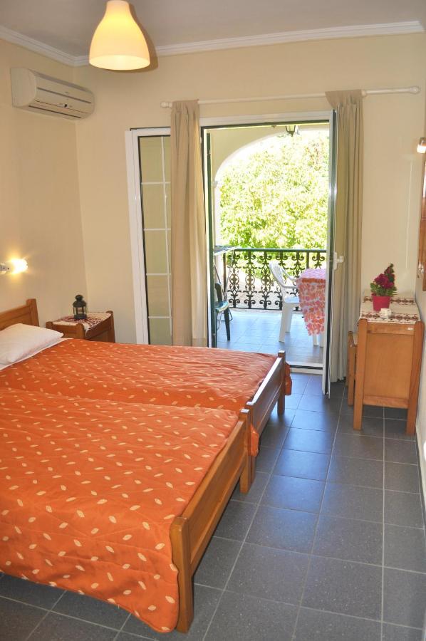 Yannis - Holiday Apartments On Agios Gordios Beach In Corfu Екстериор снимка